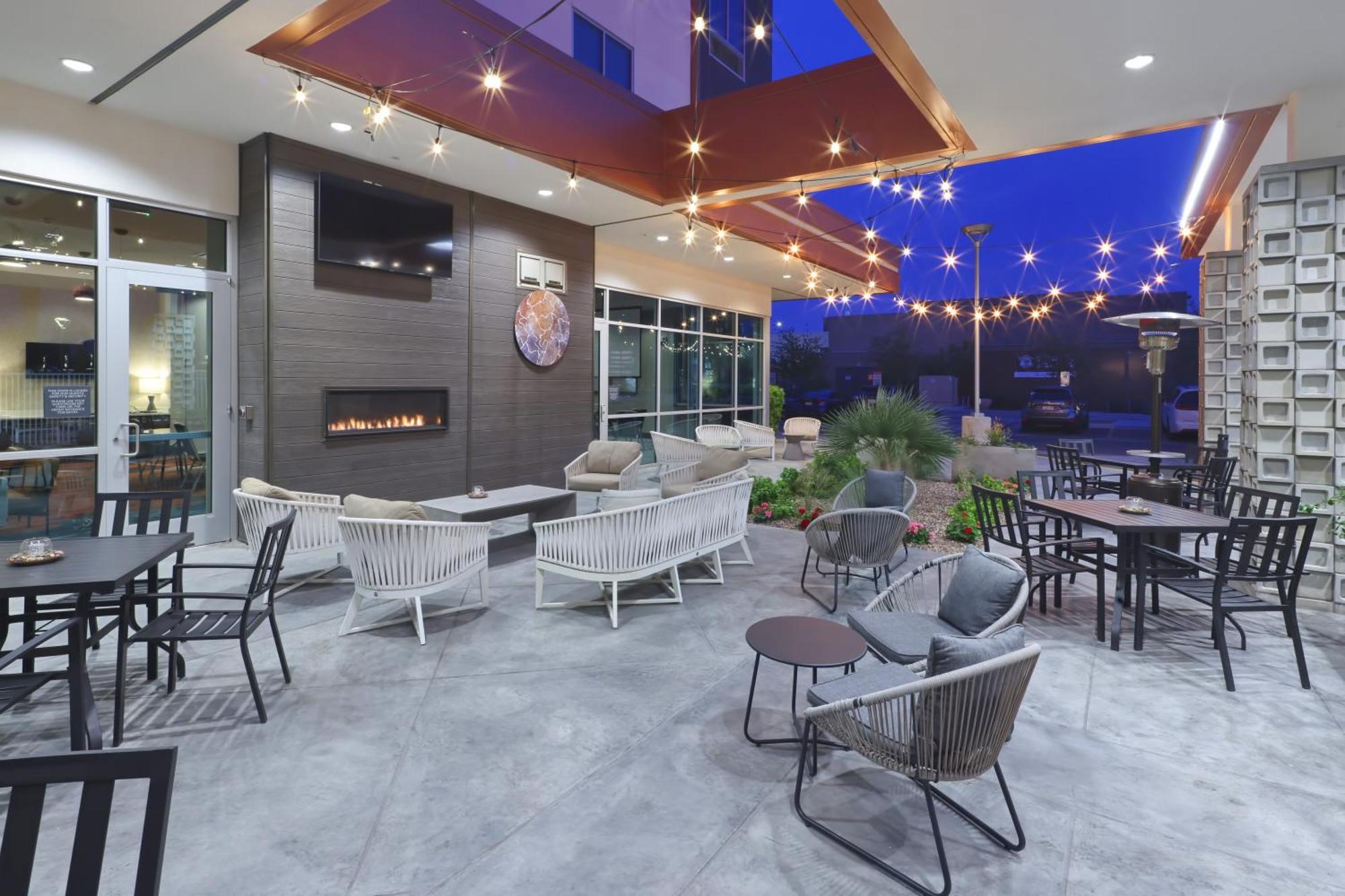 Hilton Garden Inn Chandler Downtown Ngoại thất bức ảnh